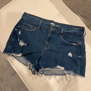 Old Navy Boyfriend Short mid rise ripped denim shorts size 6